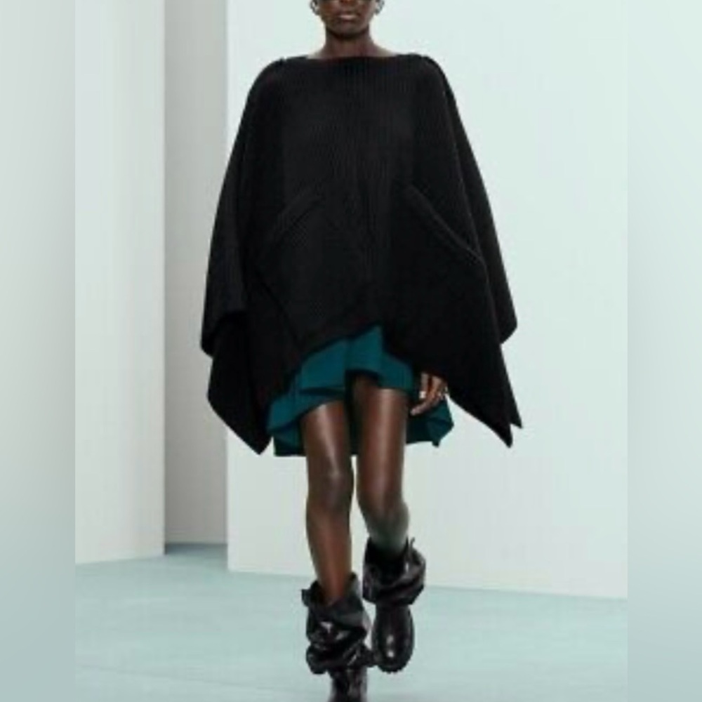 (NWT) ZARA SRPLS 100% WOOL KNIT PONCHO LIMITED EDITION. Black. Size XS-S.